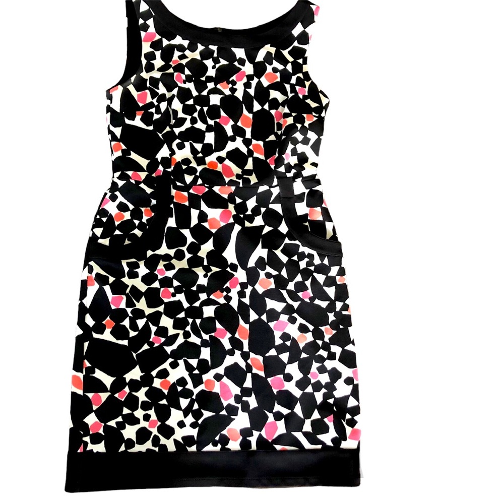 CLOE Ladies classic sleeveless dress Size 8P Black white pink mid polyester